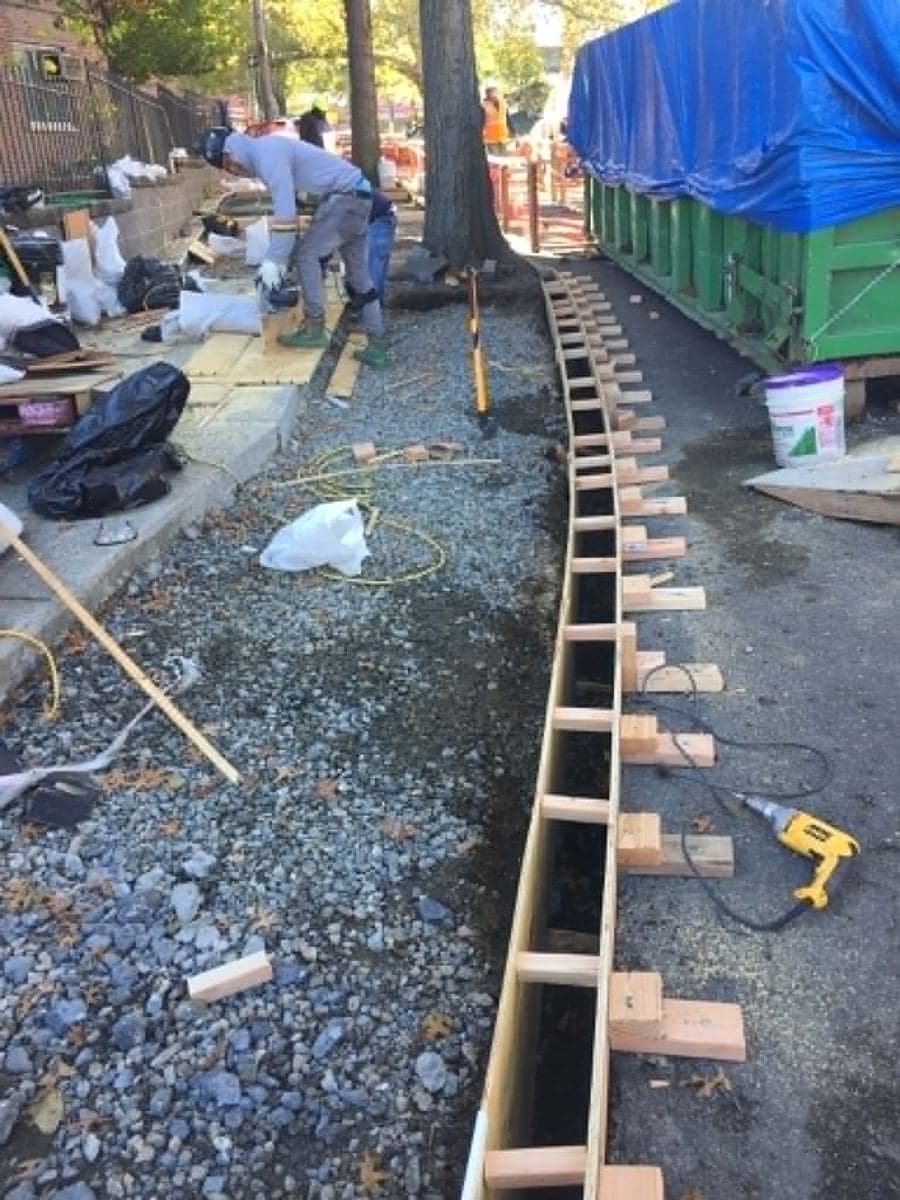 Concrete edge forming with border blocks during installation